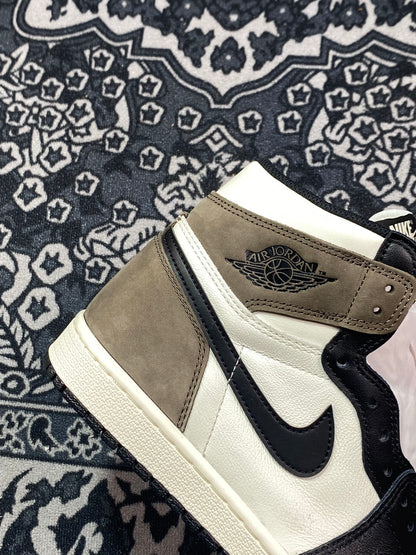 Nike AirJordan1 High Travis Scott Mocha