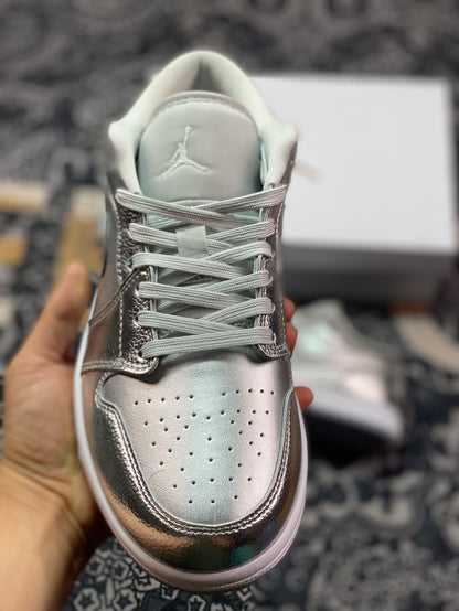 Nike AirJordan1 Low "Metallic Silver"