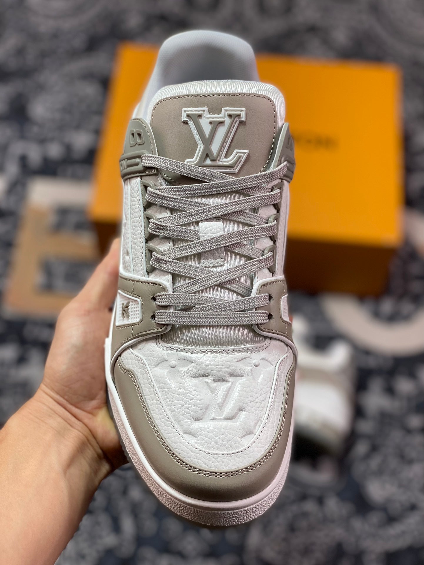 LV Trainer Sneaker Cinza