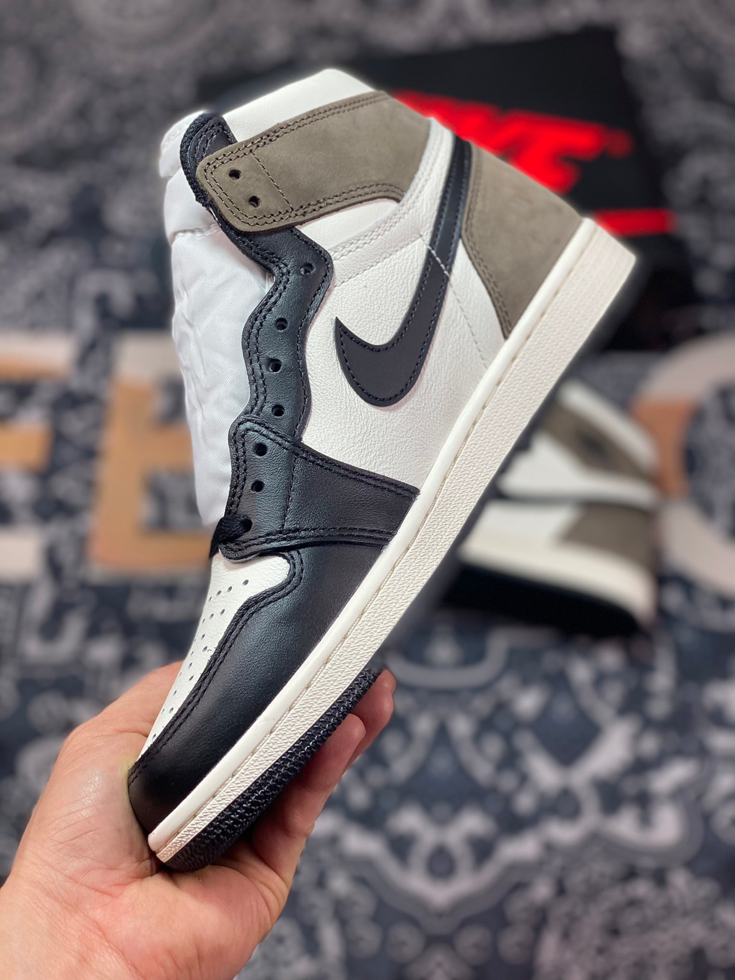 Nike AirJordan1 High Travis Scott Mocha