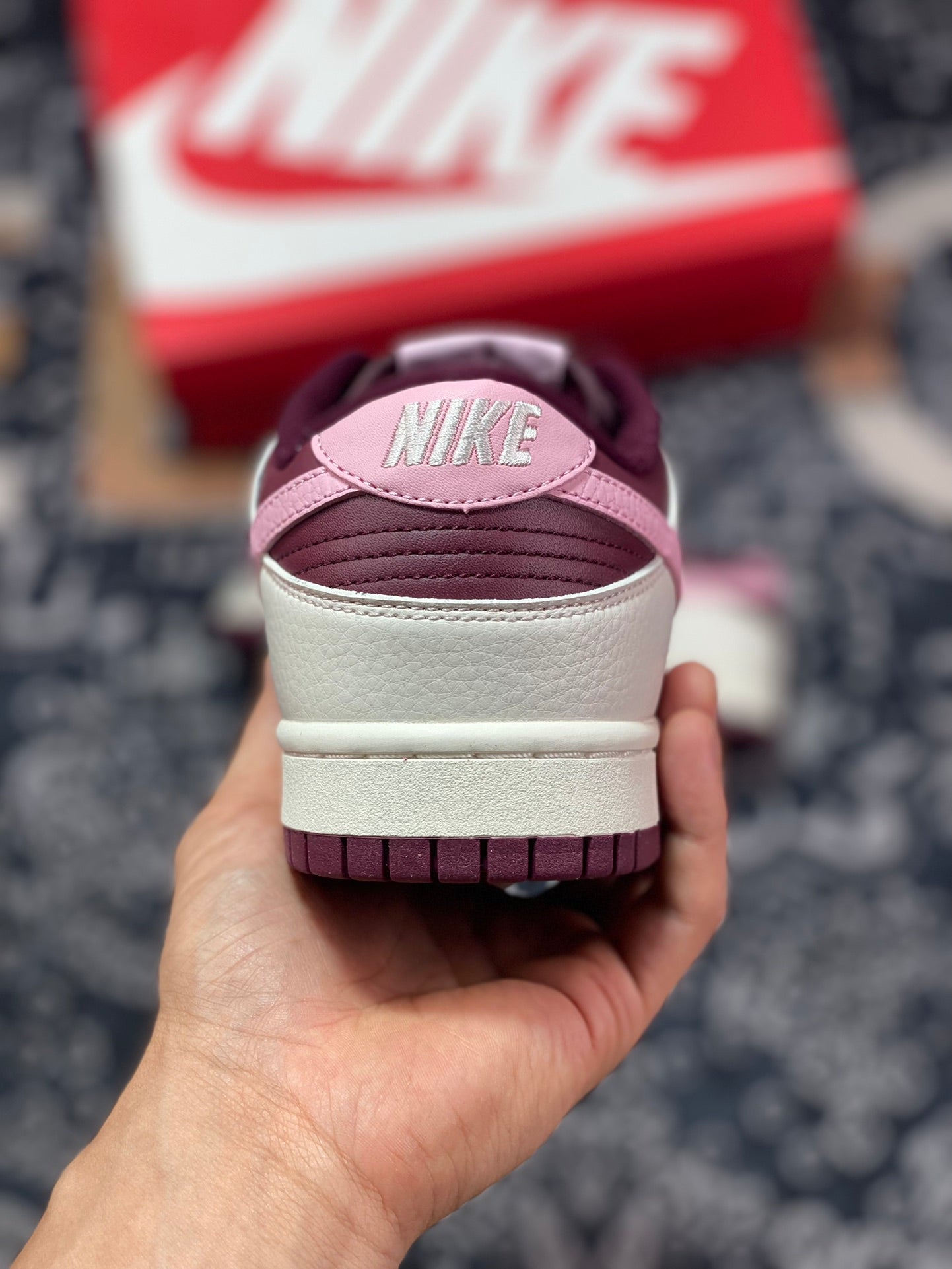 Nike DunkLow "Valentine'S Day"