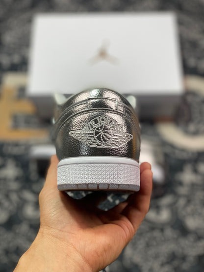 Nike AirJordan1 Low "Metallic Silver"