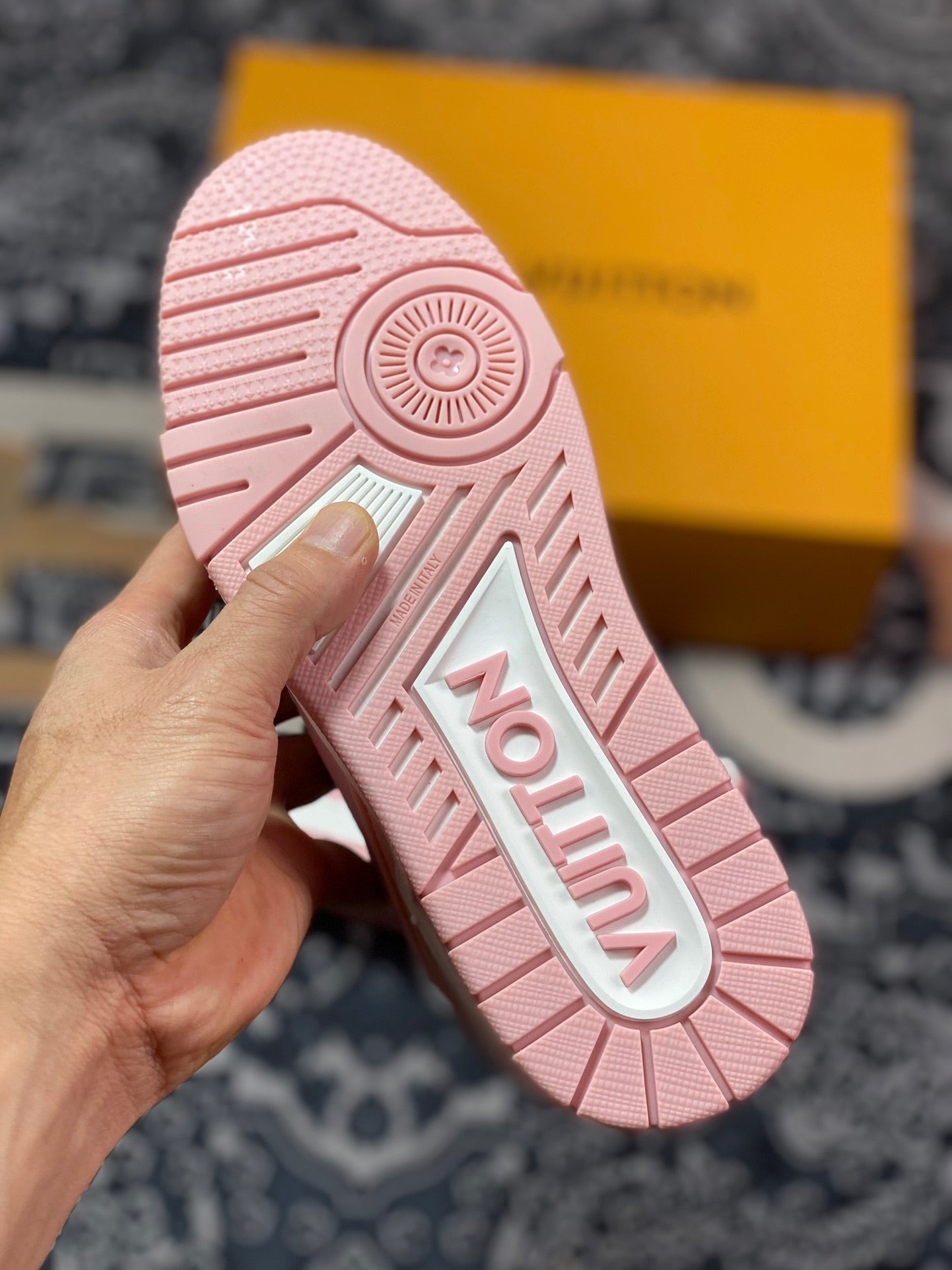 LV Trainer Sneaker Rosa