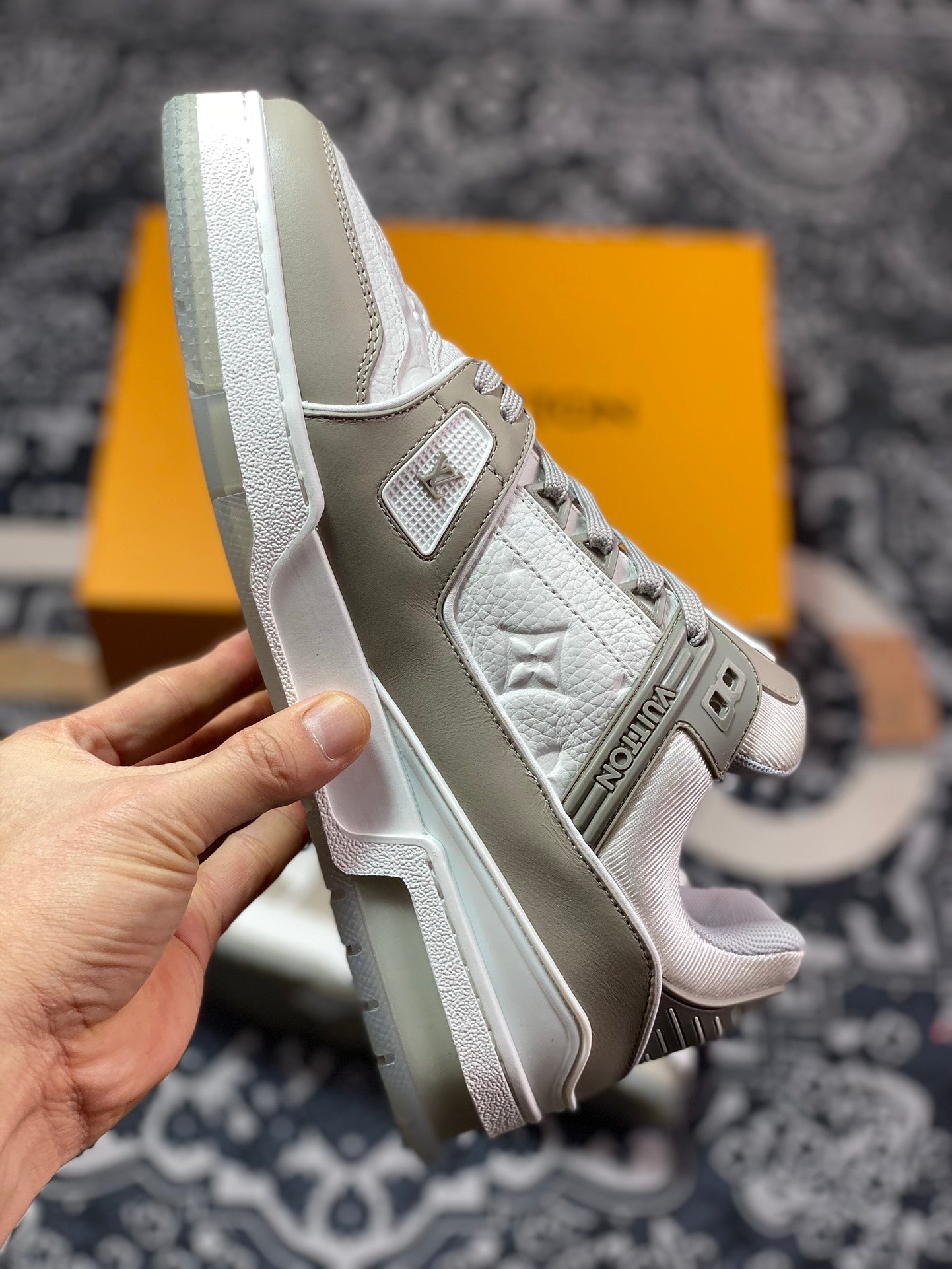 LV Trainer Sneaker Cinza