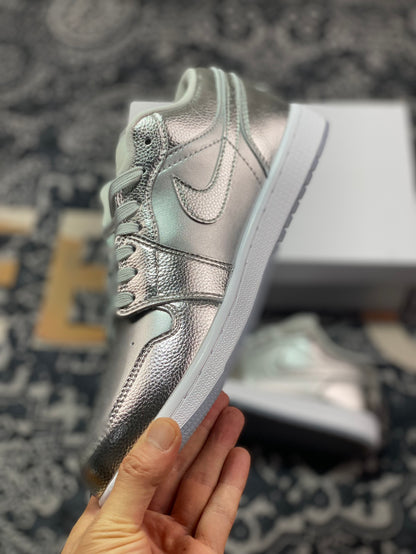 Nike AirJordan1 Low "Metallic Silver"